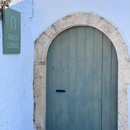 Nyaraló Tholos